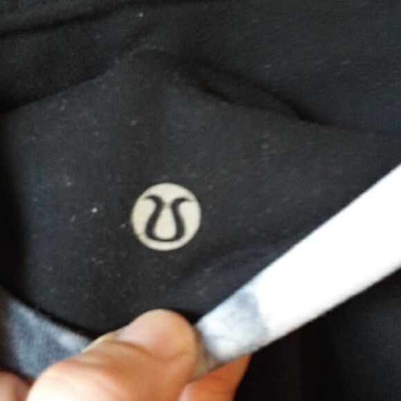 LULULEMON TIE DYED CAPRI YOGA PANTS SIZE 6 - Picture 6 of 6